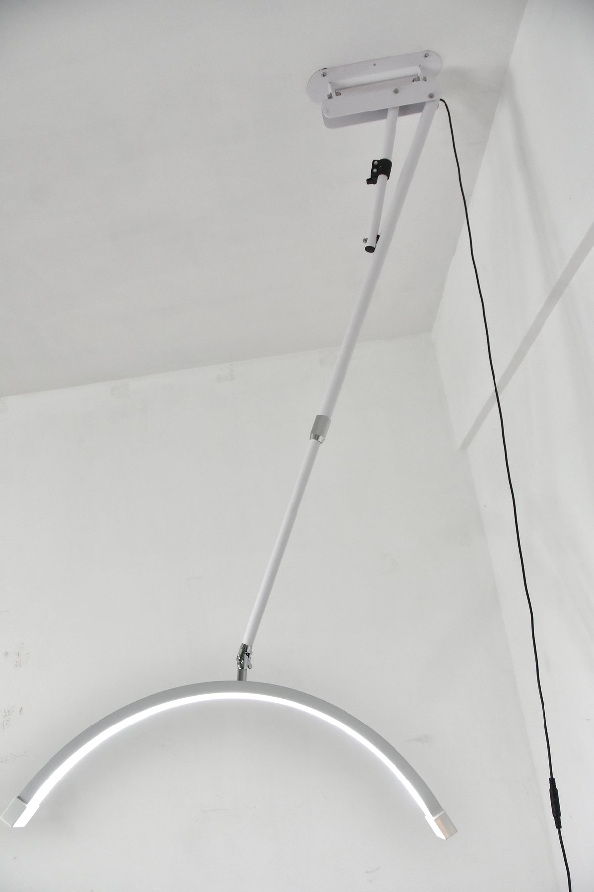 Fosoto Dimmable LED Video Light wall mount half moon light 3200K-5600K Fill light for Beauty Salon Makeup Nail Barbershop